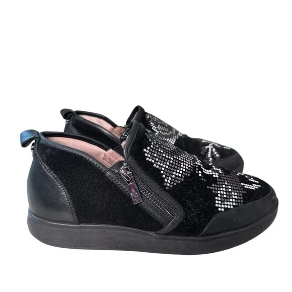 Donald J Pliner Mylasp Embellished Floral Black Suede Sneaker Size 7 - Picture 2 of 16